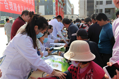 莘县启动2017年健康中国行合理膳食义诊宣传活动，提供免费营养健康咨询服务